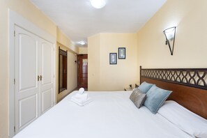 Iron/ironing board, free WiFi, bed sheets - COSTA ADEJE BEACH & SUN SEA VIEW 2 (Costa Adeje)
