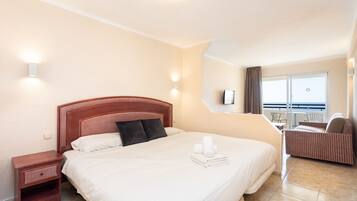 Iron/ironing board, free WiFi, bed sheets