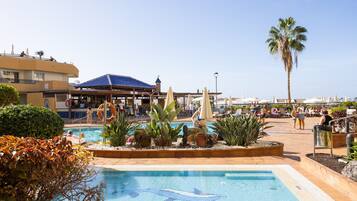 Een verwarmd zwembad