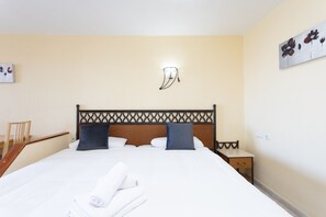 Bügeleisen/Bügelbrett, kostenloses WLAN, Bettwäsche