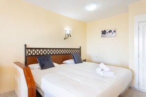 Iron/ironing board, free WiFi, bed sheets