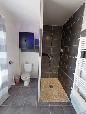 Bruser, håndklæder, Sæbe, Toiletpapir