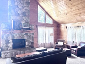 Smart TV, fireplace - Lighthouse Point on the Minong Flowage (Gordon)