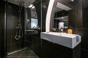 Premium Apartment, 3 Bedrooms, Garden View | Bathroom | Jetted bath, free toiletries, hair dryer, towels - Secret Garden by DuHomes (Dubrovnik)