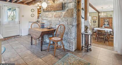 Historic Farmhouse Homestead in an idyllic, countryside setting