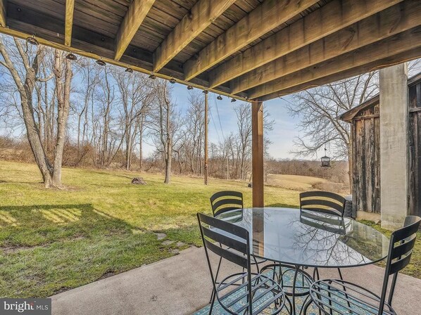 Outdoor dining