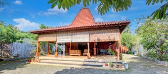 Capital O 93842 Jowo Segoro ResortNearPantai Sepanjang