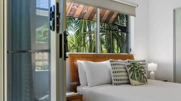 2 bedrooms, desk, iron/ironing board, travel crib