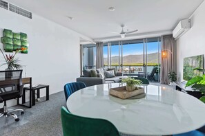 TV, offices - Waterfront Apartment w/ Rooftop Pool & Stunning Views (Cairns City)