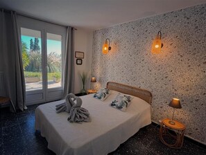 4 bedrooms, iron/ironing board, travel cot, WiFi - Laoriste Maison Avec Piscine Pieds Dans Leau à Solaro (Solaro)