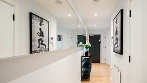 Unclassified image, 5 of 45, button - Inviting 2-bed Apartment in Watford (Watford)
