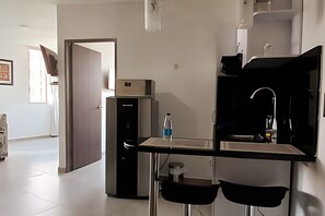 Fridge, microwave, coffee/tea maker, toaster - 503 Moderno Aparta-Suite en Versalles Tipo Loft - Cali Tower Suites & Lofts (Cali)