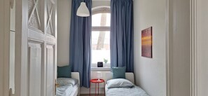 2 quartos, ferros/tábuas de passar roupa, Wi-Fi, roupa de cama