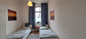 2 dormitoris, planxa i posts de planxar, wifi i roba de llit 