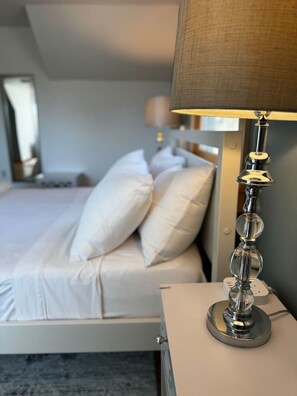 4 bedrooms, desk, free WiFi, bed sheets