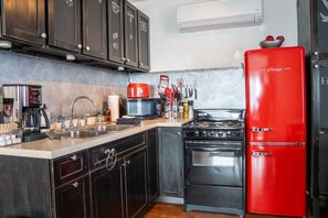 Refrigerador, microondas, horno, placa de cocina