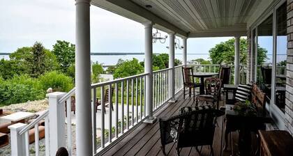 Outer Island Apartment @ The Copper Crown