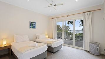 2 bedrooms, iron/ironing board, free WiFi