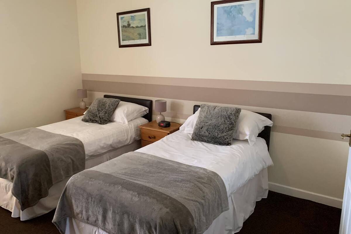 Comfort Twin Room | WiFi (free), individually decorated, individually furnished