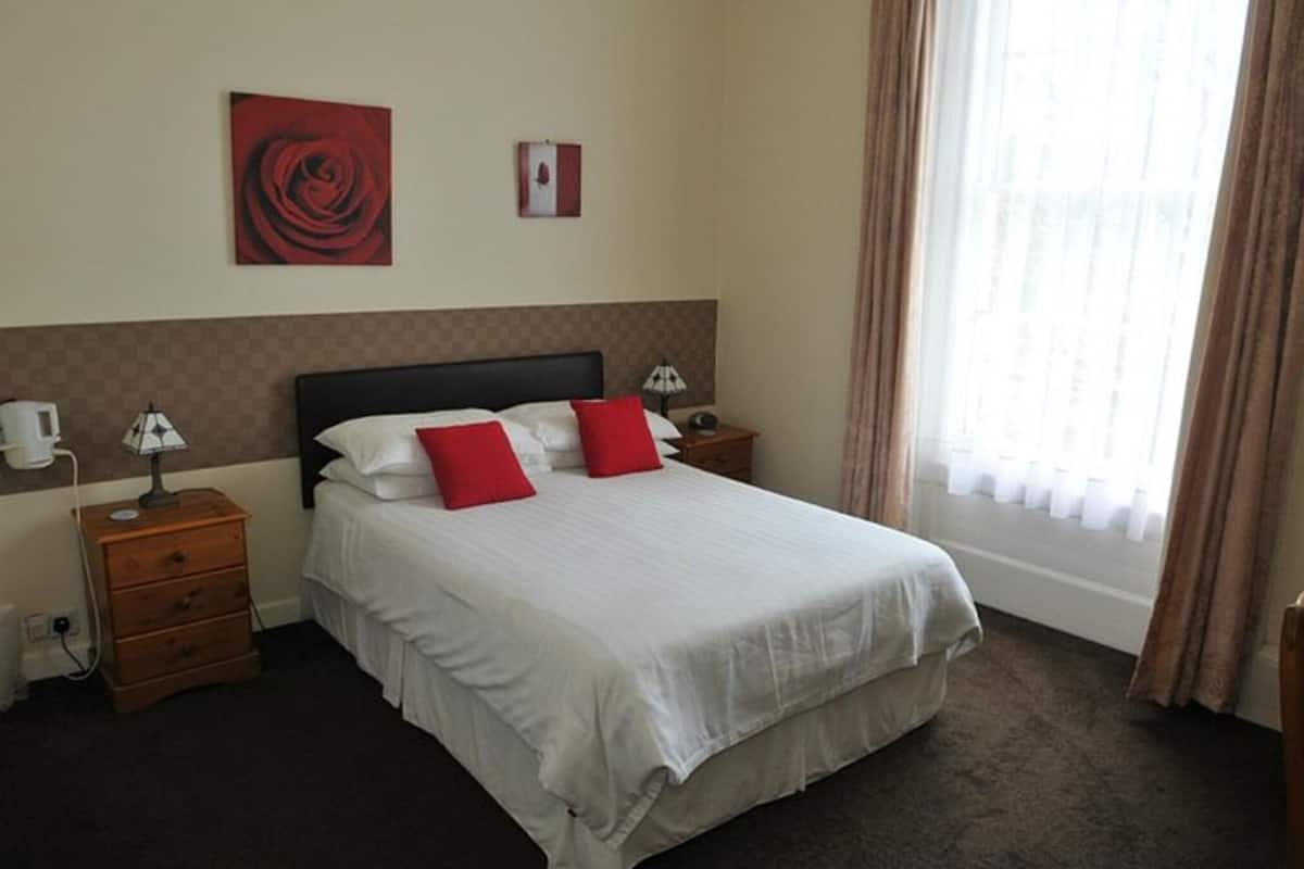 Comfort Double Room | WiFi (free), individually decorated, individually furnished
