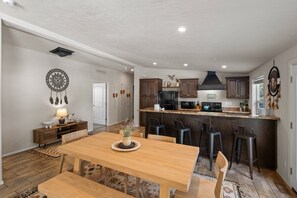 Dining - 7 Min to Yellowstone West Entrance – Dream Catcher (West Yellowstone)