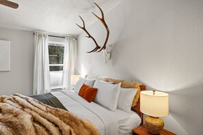 2 soverom, strykejern/-brett, reiseseng for barn og wi-fi (inkludert)