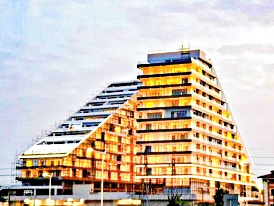 Departamento Deluxe, 2 habitaciones | Área de sala de estar | Televisión de pantalla plana, Netflix y películas con cargo
