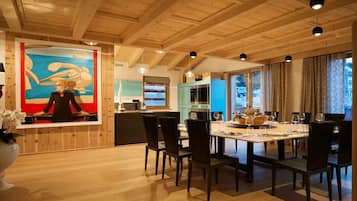 Villa | Dining