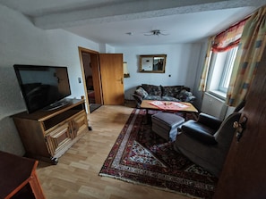 Smart TV, books, stereo