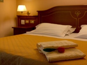 In-room safe, desk, free WiFi, bed sheets - Hotel Firenze (Abano Terme)