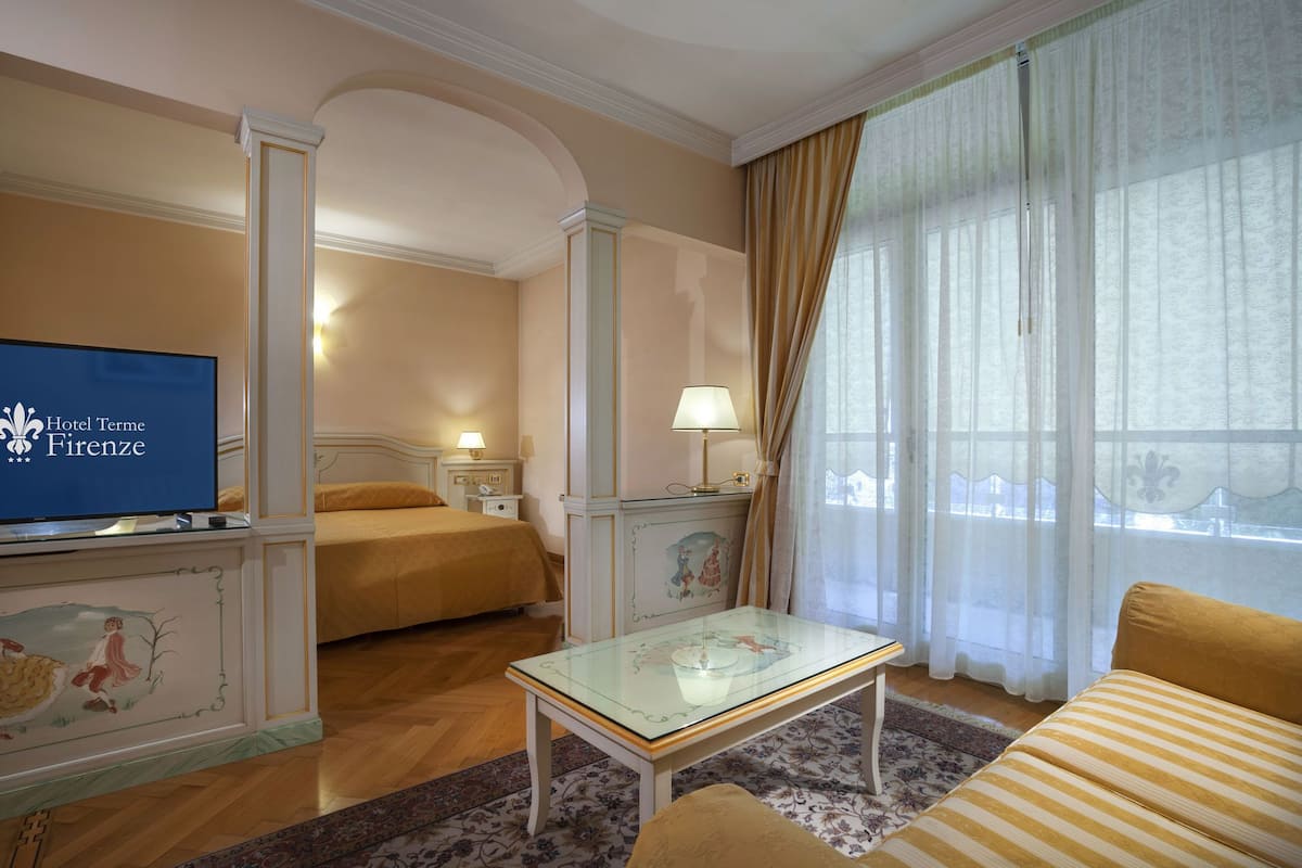 1 bedroom, in-room safe, desk, free WiFi