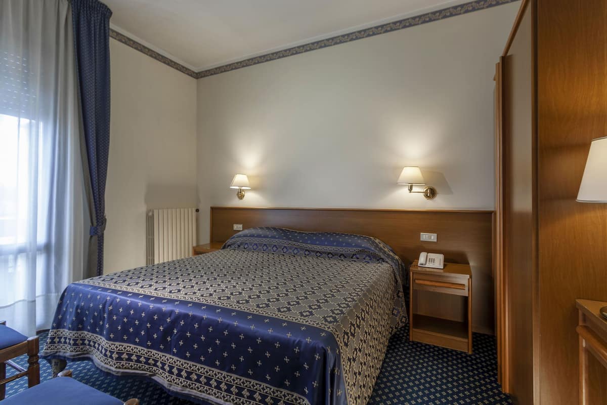 1 bedroom, in-room safe, desk, free WiFi