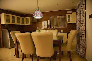 Dining room - Mountain View Holiday Rentals (Coonoor)