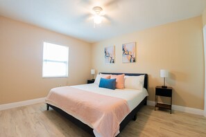 Family House | 4 bedrooms, free WiFi - Delray House With Hot tub & Game Room (Tampa)