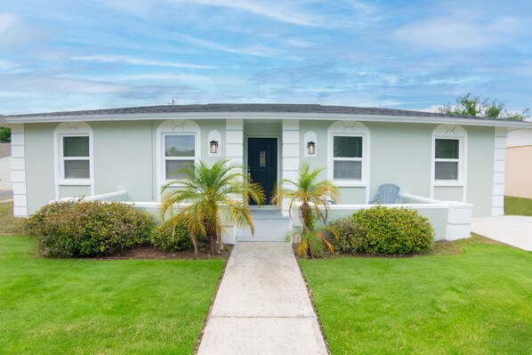 Exterior - Delray House With Hot tub & Game Room (Tampa)