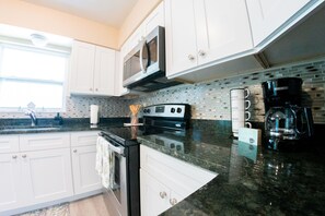 Family House | Private kitchen | Full-size fridge, microwave, oven, stovetop - Delray House With Hot tub & Game Room (Tampa)