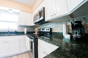 Family House | Private kitchen | Full-size fridge, microwave, oven, stovetop