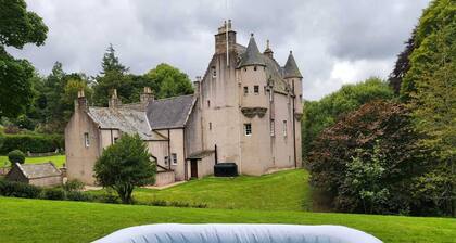 Spacious Cottage in Grounds of Scottish Castle