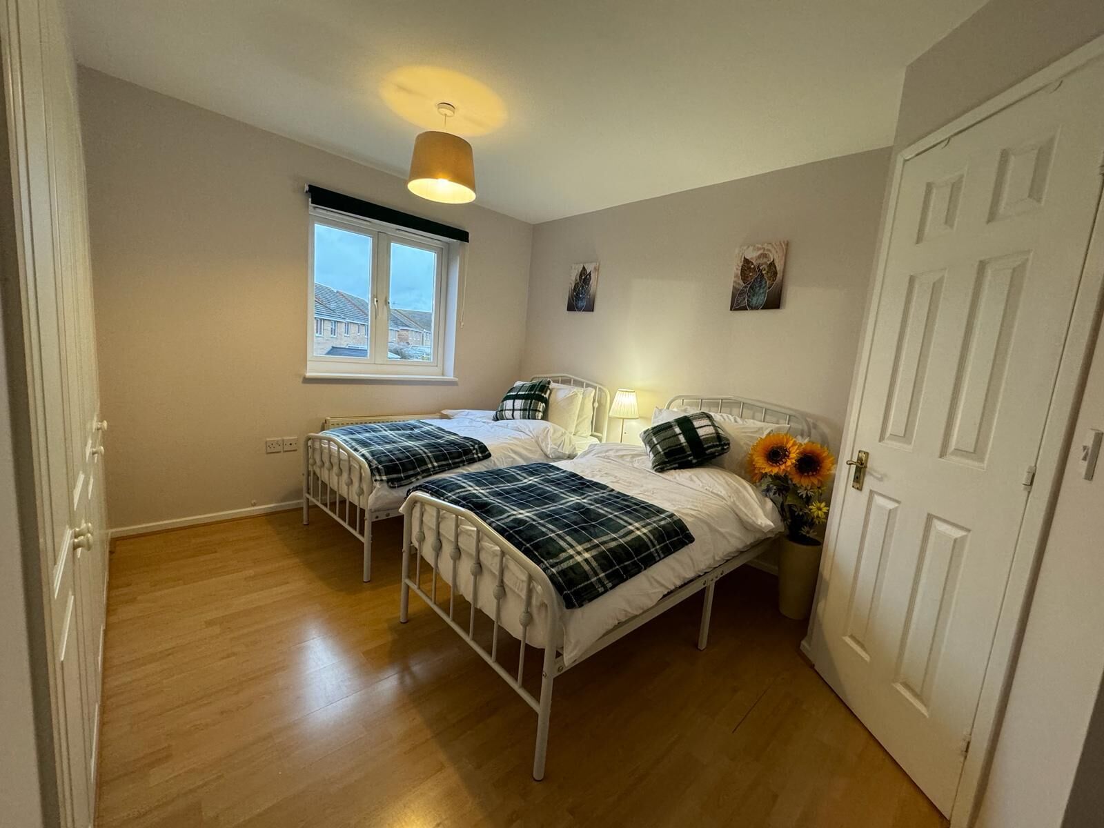 5 bedrooms, iron/ironing board, WiFi, bed sheets