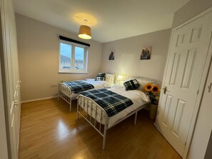 5 dormitorios, tabla de planchar con plancha, wifi y ropa de cama