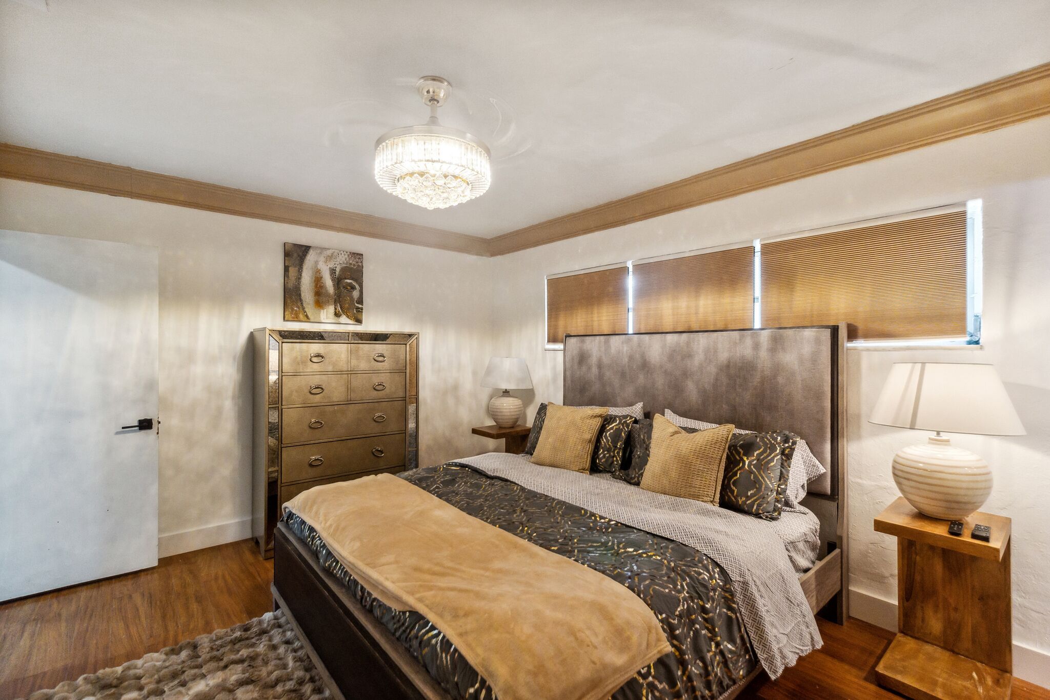 4 bedrooms, iron/ironing board, free WiFi, bed sheets