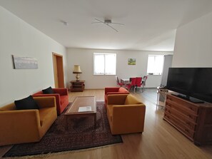 Smart TV - E2 - Modernes 65 qm Apartment (Grafenwöhr)