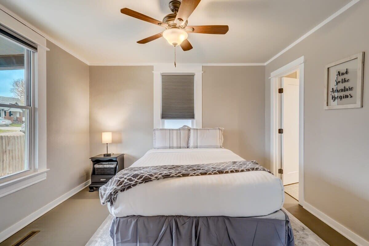 2 bedrooms, desk, iron/ironing board, WiFi