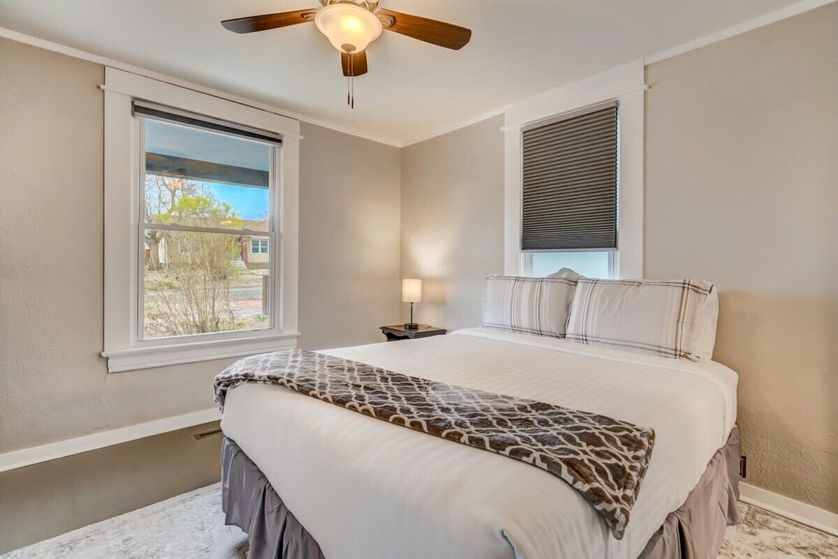 2 bedrooms, desk, iron/ironing board, WiFi