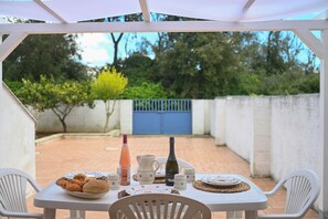 تناول الطعام بالخارج