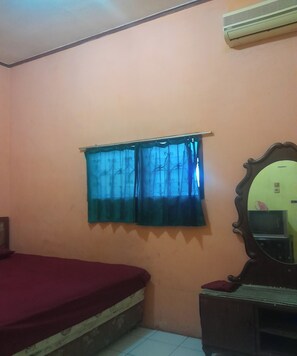 Double Room | Free WiFi, bed sheets - Hotel O Fermansio Homestay 2 (Medan)