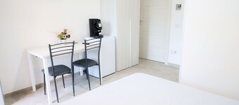 B&B REVOLUTION BED & BREAKFAST