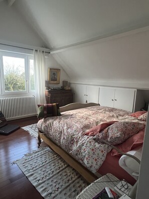 5 Schlafzimmer, Bügeleisen/Bügelbrett, WLAN, Bettwäsche