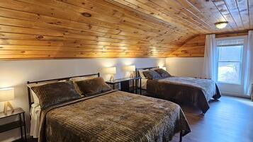 2 bedrooms, desk, free WiFi, bed sheets