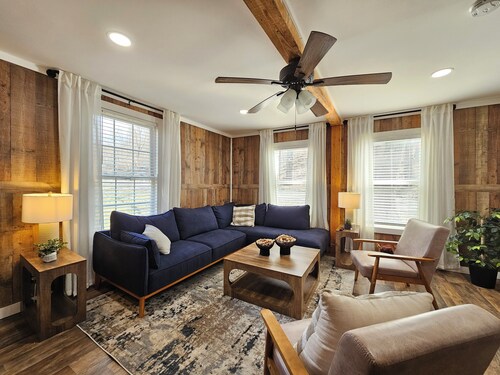 Charming Farmhouse in Oneonta, NY, 2 Mins away from Cooperstown All Star Village